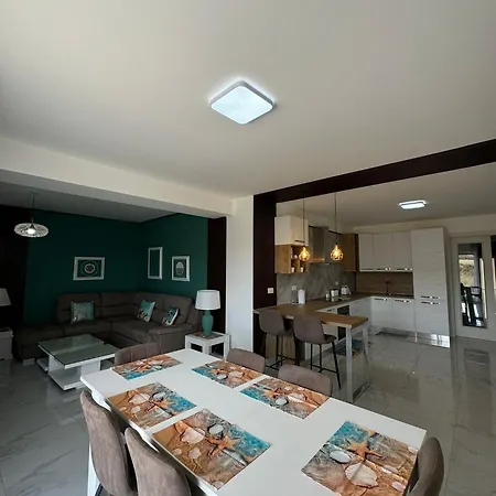 Shalom 3 Bedroom Maisonette * 圣保罗湾城